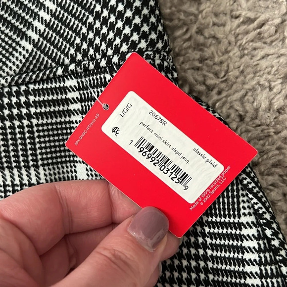 Spanx The Perfect A-line Mini Skirt, 17" in Classic Plaid Jacquard - Picture 3 of 8